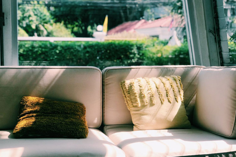 خشک کردن اصولی مبل بعد از لکه گیری مبل