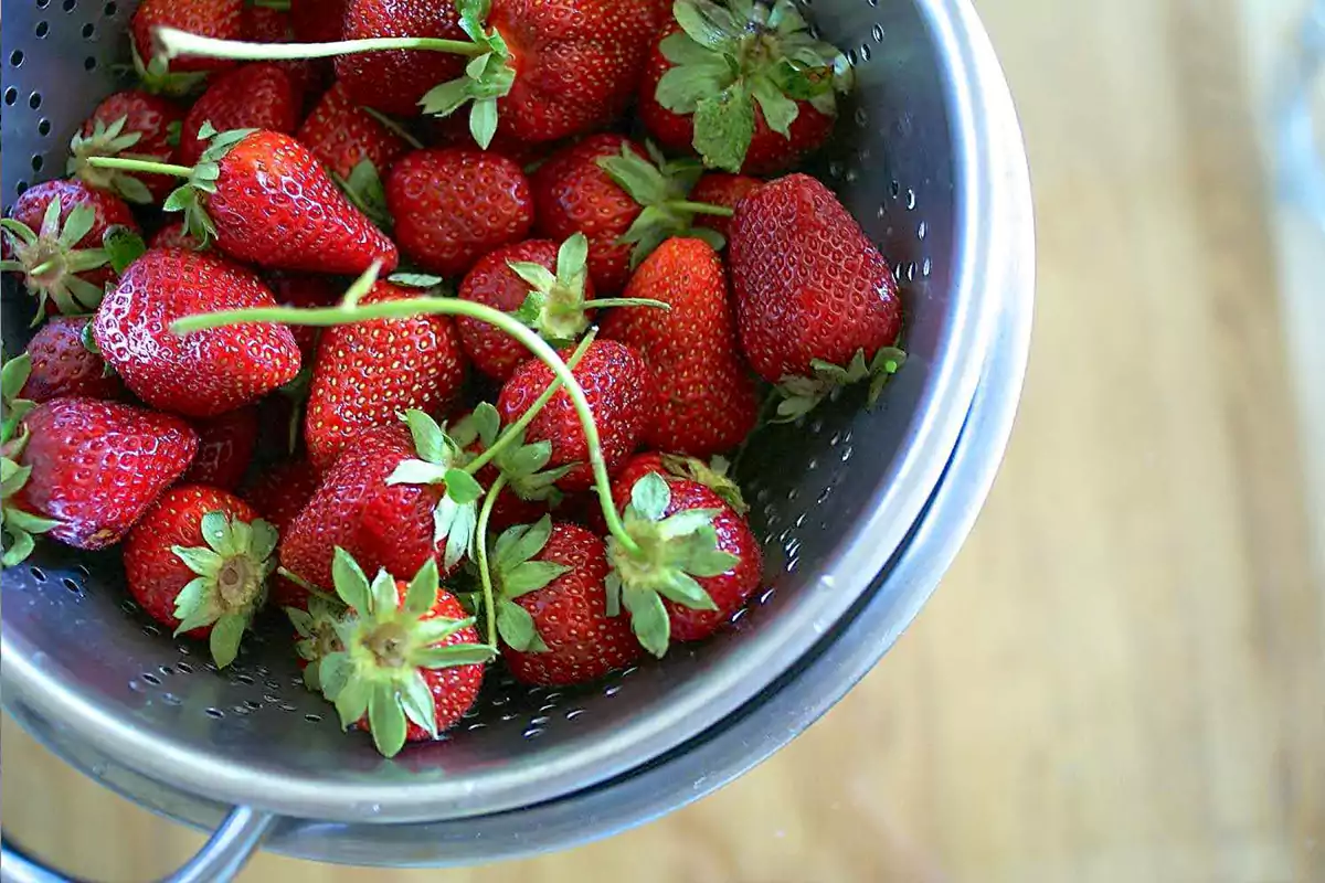 بهترین روش شستن توت فرنگی