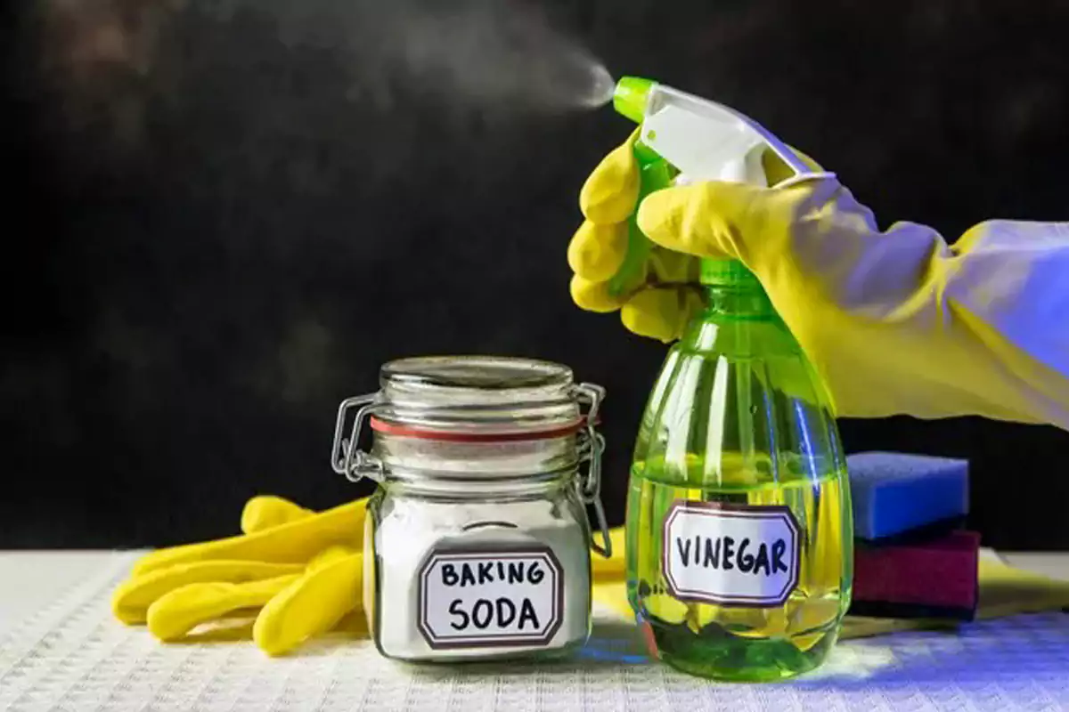 Is combination vinegar and baking soda dangerous