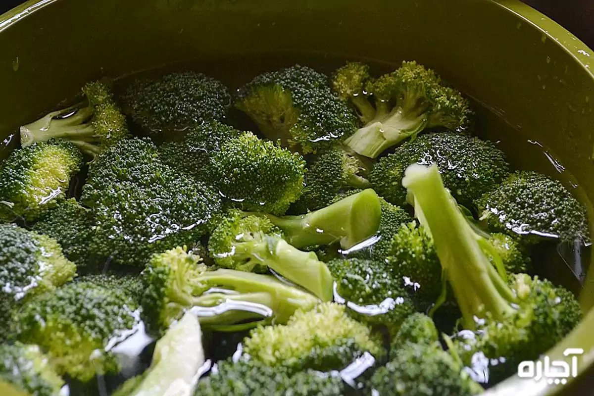 Washing broccoli