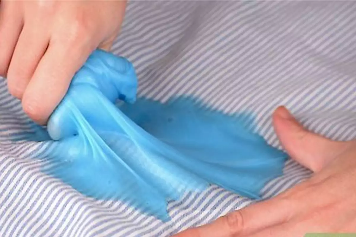 Removing slime stains clothes