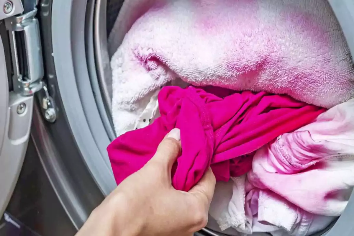 How to remove color stains from clothes