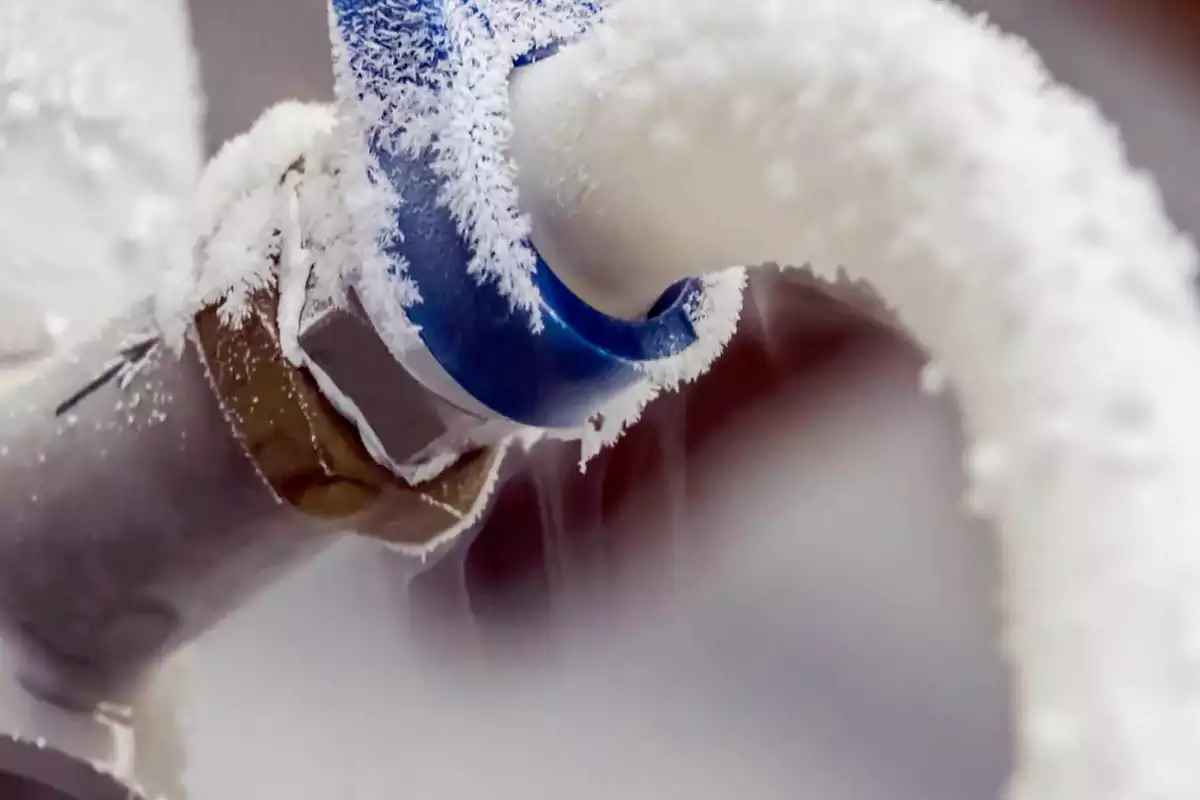 Opening frozen pipe