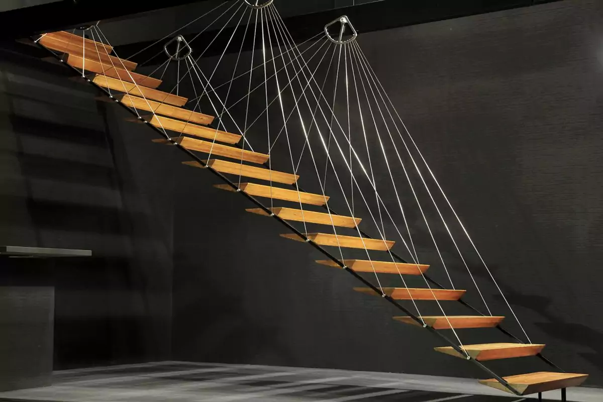 Suspended staircase