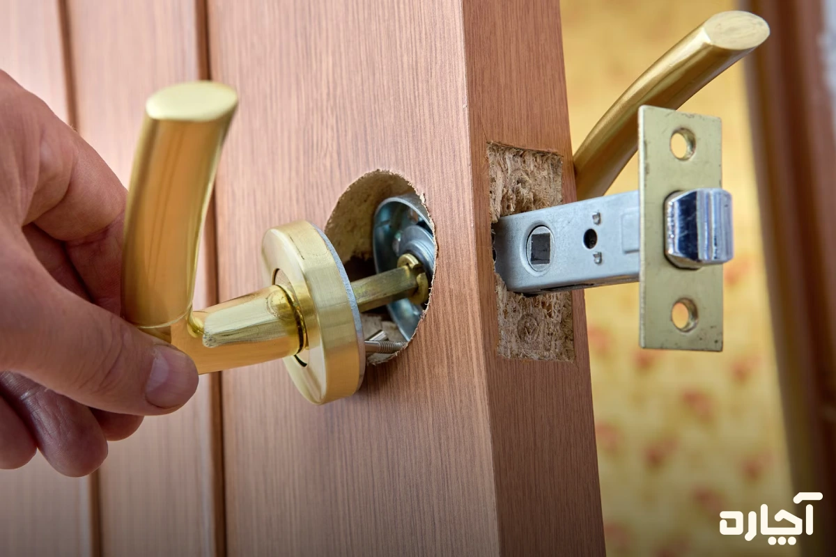 باز کردن زبانه قفل گیر کرده: باز کردن زبانه قفل گیر کرده