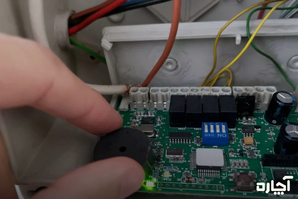 خرابی برد الکترونیکی؛ علت یکسره شدن پکیج دیواری