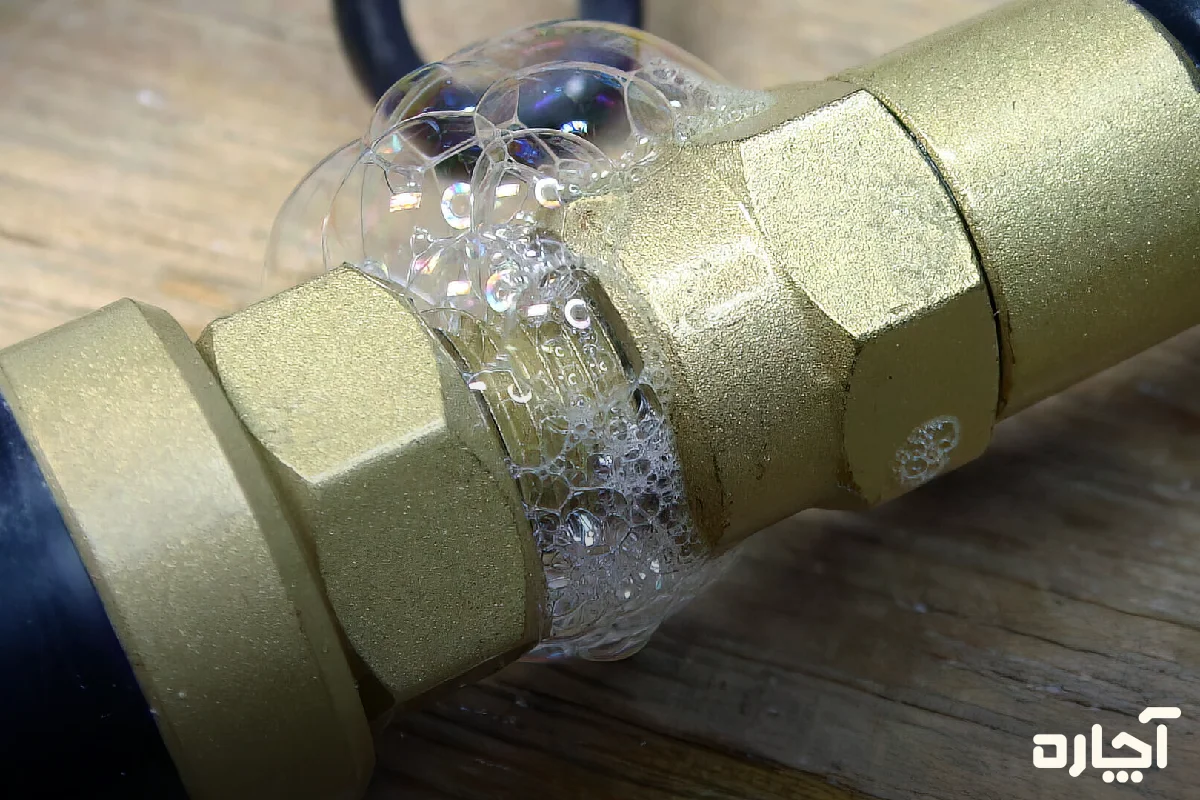 استفاده از کف برای بررسی نشتی گاز و پیدا کردن علت بوی گاز آبگرمکن