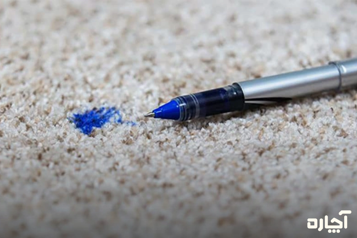 نحوه استفاده از اسپری لکه بر مبل؛ لکه جوهر