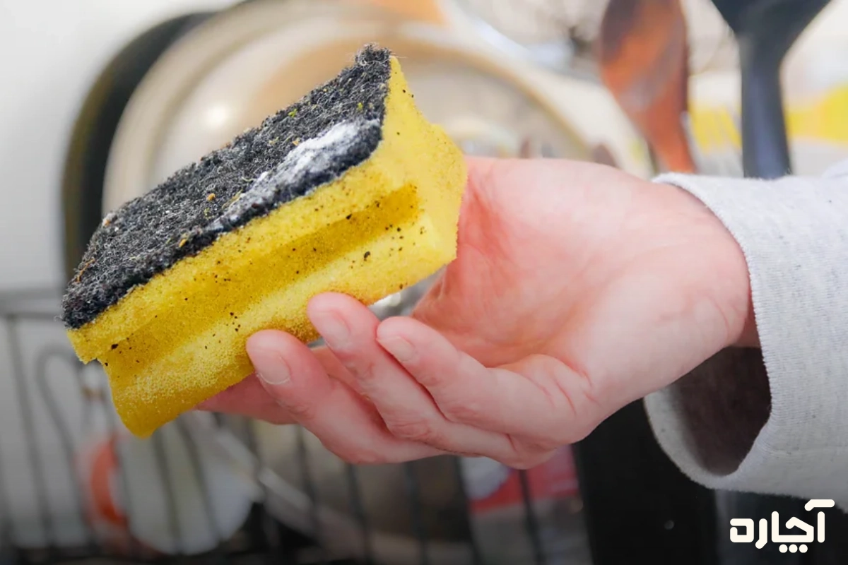 در از بین بردن بوی بد لیوان به نظافت لوازم شستشو دقت کنید!