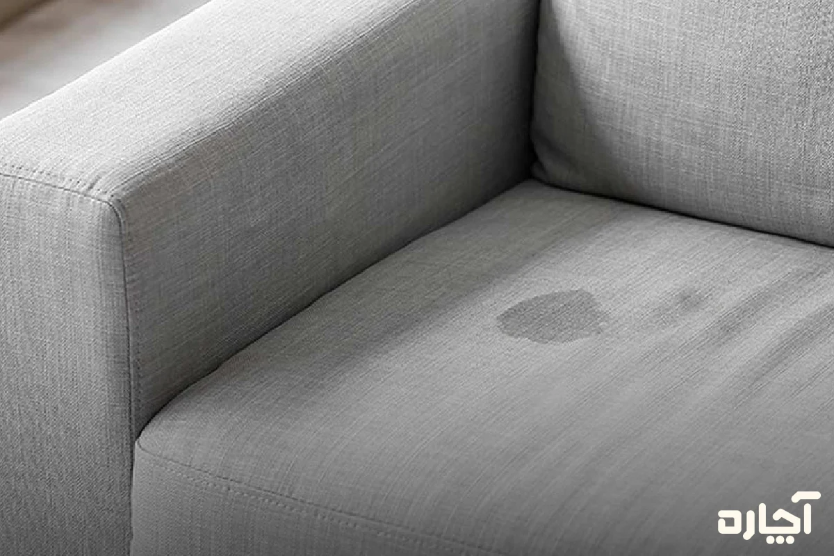 نحوه استفاده از اسپری لکه بر مبل برای لکه چربی