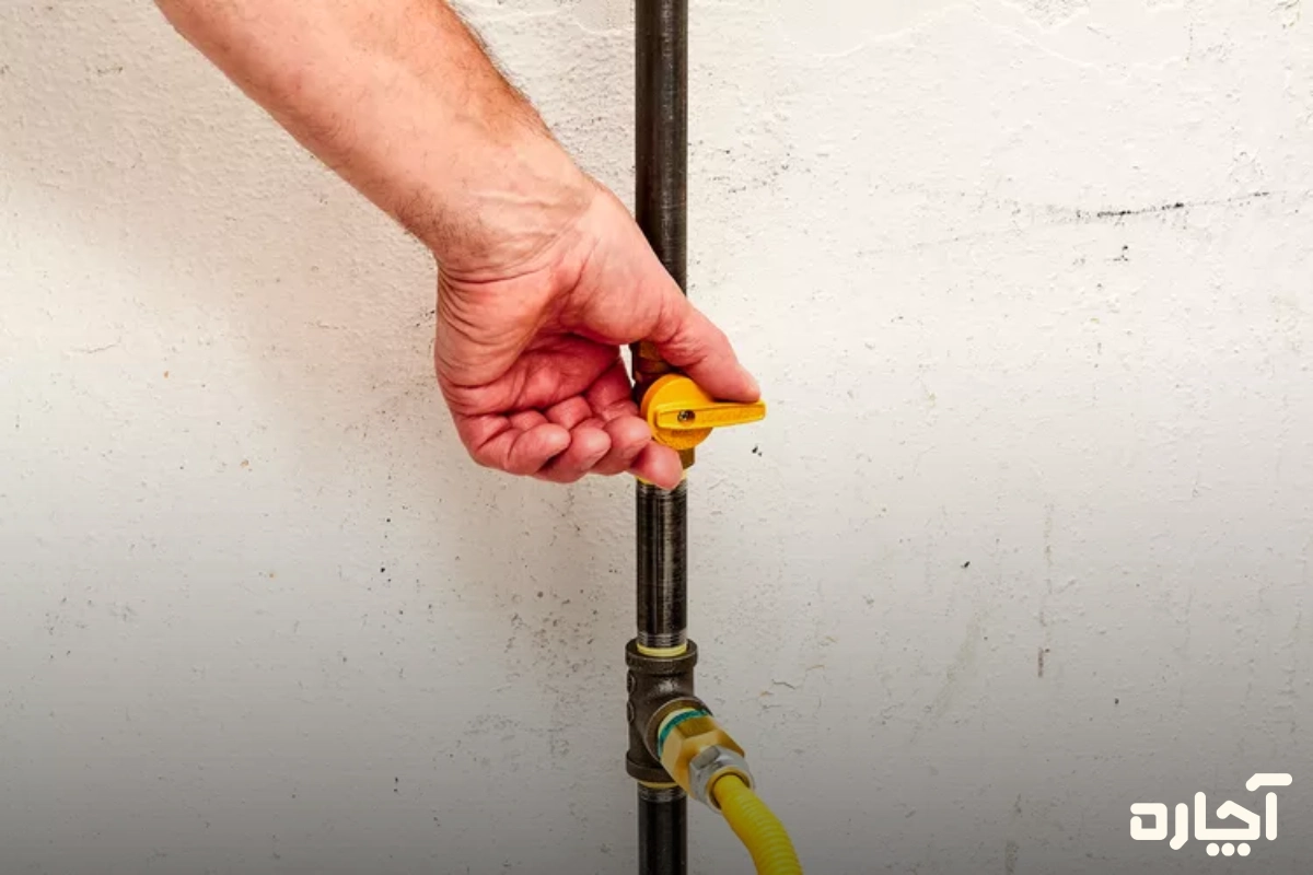 فرآیند خاموش کردن پکیج در مسافرت؛ بستن فلکه گاز