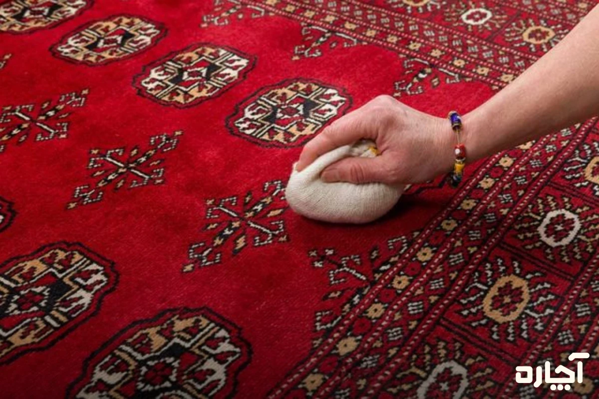 نحوه نگهداری از فرش ابریشمی با لکهگیری اصولی