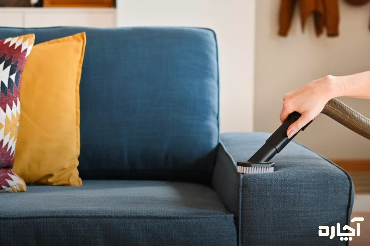 نحوه استفاده از اسپری لکه بر مبل