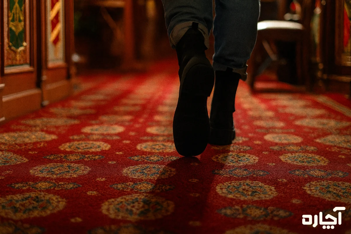 نگهداری از فرش ابریشمی با جلوگیری از تردد زیاد روی آن