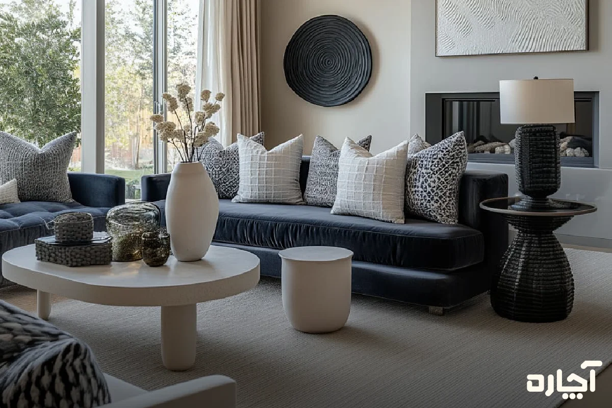 محل قرارگرفتن فرش در نحوه چیدمان پذیرایی مربع با توجه به شلوغ بودن دکوراسیون