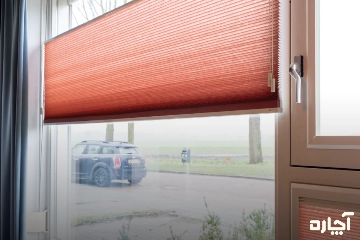 چرا کاربرد پرده پلیسه در فضاهای کوچک بیشتر است؟