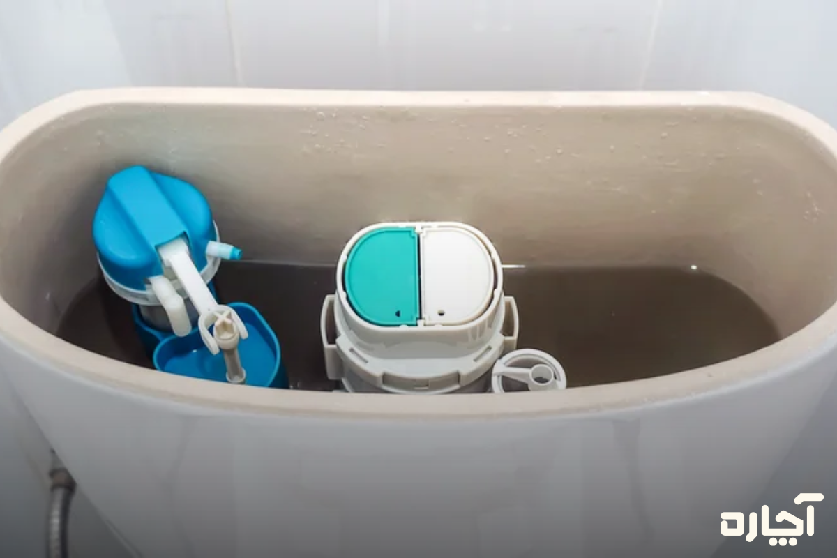 شستشوی مخزن فلاش تانک جهت رفع بوی بد توالت فرنگی
