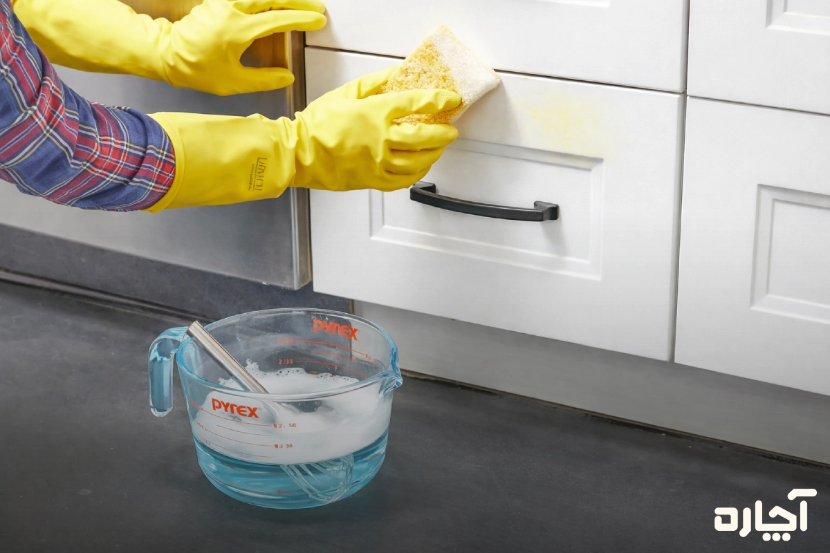 رفع زردی کابینت های گلاس با آب و مایع ظرفشویی