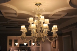 تصویر نصب لوستر و چراغ